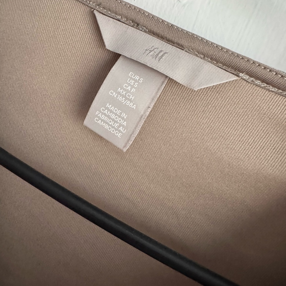 H&M Beige Ribbed Top - Picture 2 of 6